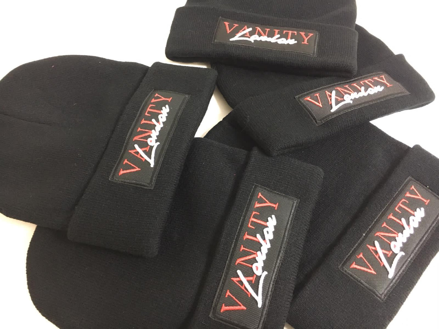 Classically signed patch beanie hat