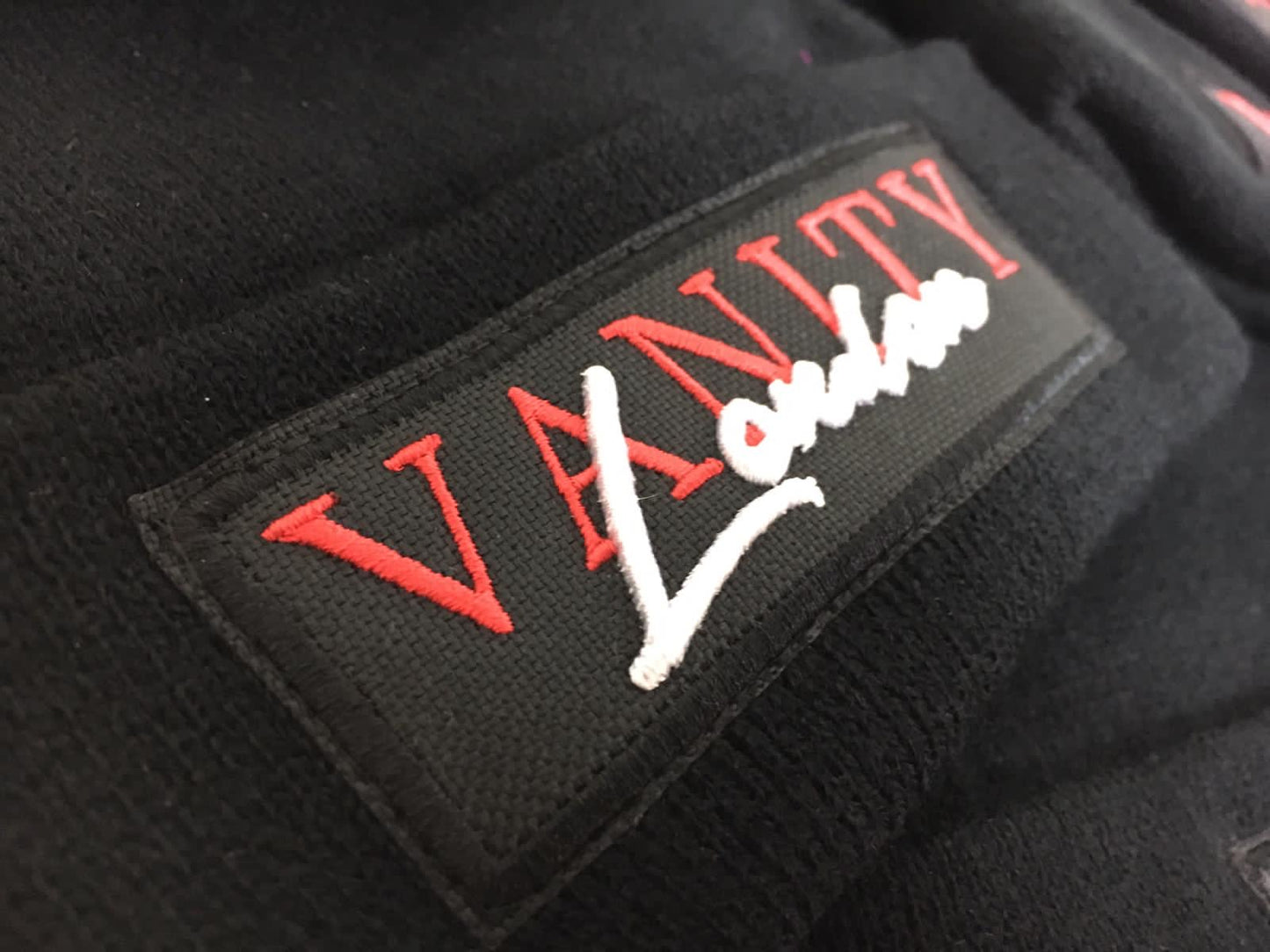 Classically signed patch beanie hat